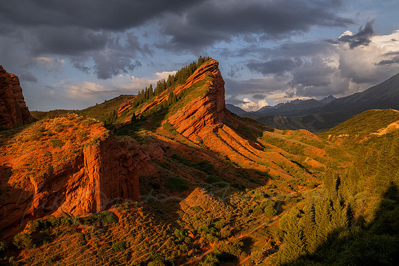 Red Bull Rocks in Stormlight